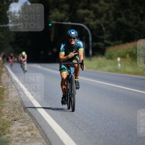 01.09.2024 - 17. Tribühne Triathlon H.Heesch http://msf.ph/oto/6944364 01.09.2024 11:37:04 Radfahren 372, 423, 459, 536 meine-sportfotos.de