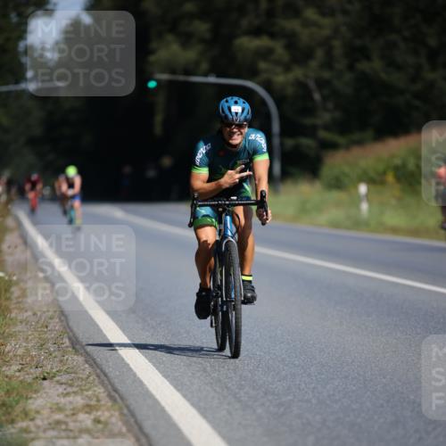 01.09.2024 - 17. Tribühne Triathlon H.Heesch http://msf.ph/oto/6944367 01.09.2024 11:37:04 Radfahren 372, 423, 459, 536 meine-sportfotos.de