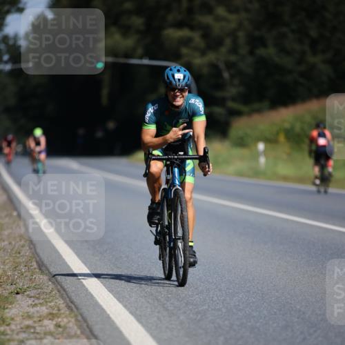 01.09.2024 - 17. Tribühne Triathlon H.Heesch http://msf.ph/oto/6944373 01.09.2024 11:37:04 Radfahren 372, 423, 459, 536 meine-sportfotos.de