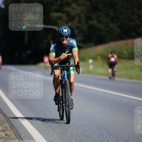 01.09.2024 - 17. Tribühne Triathlon H.Heesch http://msf.ph/oto/6944379 01.09.2024 11:37:04 Radfahren 372, 423, 459, 536 meine-sportfotos.de