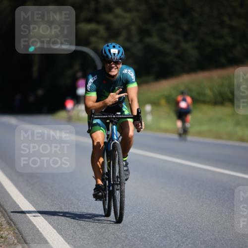 01.09.2024 - 17. Tribühne Triathlon H.Heesch http://msf.ph/oto/6944382 01.09.2024 11:37:05 Radfahren 372, 423, 459, 536 meine-sportfotos.de