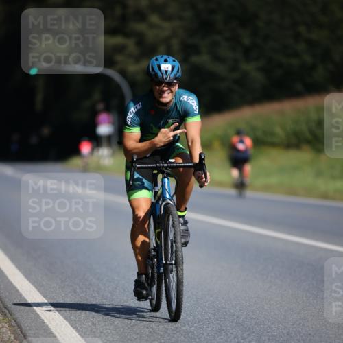 01.09.2024 - 17. Tribühne Triathlon H.Heesch http://msf.ph/oto/6944386 01.09.2024 11:37:05 Radfahren 372, 423, 459, 536 meine-sportfotos.de