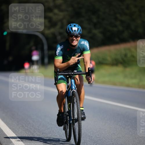 01.09.2024 - 17. Tribühne Triathlon H.Heesch http://msf.ph/oto/6944392 01.09.2024 11:37:05 Radfahren 372, 423, 459, 536 meine-sportfotos.de