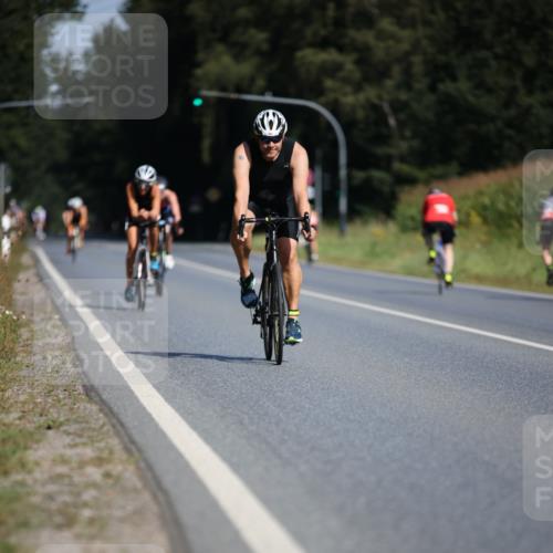 01.09.2024 - 17. Tribühne Triathlon H.Heesch http://msf.ph/oto/6944697 01.09.2024 11:38:08 Radfahren 360, 390, 431, 463, 489, 553 meine-sportfotos.de