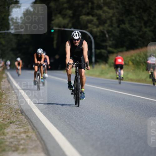 01.09.2024 - 17. Tribühne Triathlon H.Heesch http://msf.ph/oto/6944707 01.09.2024 11:38:09 Radfahren 360, 362, 390, 431, 463, 489, 553 meine-sportfotos.de