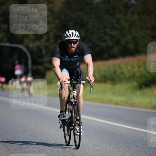 01.09.2024 - 17. Tribühne Triathlon H.Heesch http://msf.ph/oto/6944838 01.09.2024 11:38:20 Radfahren 362, 463, 498, 525 meine-sportfotos.de