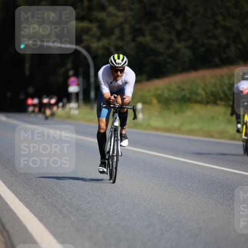 01.09.2024 - 17. Tribühne Triathlon H.Heesch http://msf.ph/oto/6944853 01.09.2024 11:38:24 Radfahren 369, 525 meine-sportfotos.de