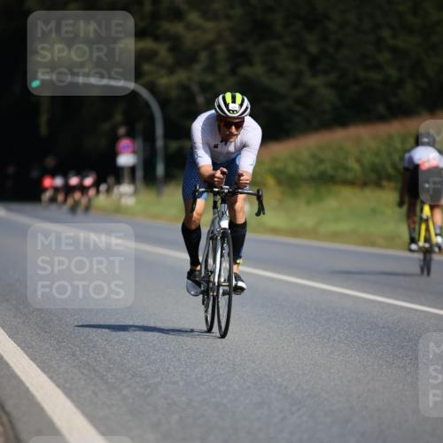 01.09.2024 - 17. Tribühne Triathlon H.Heesch http://msf.ph/oto/6944859 01.09.2024 11:38:24 Radfahren 369, 525 meine-sportfotos.de