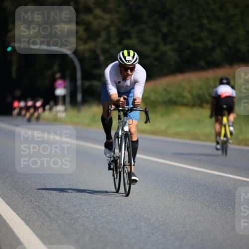 01.09.2024 - 17. Tribühne Triathlon H.Heesch http://msf.ph/oto/6944862 01.09.2024 11:38:24 Radfahren 369, 525 meine-sportfotos.de