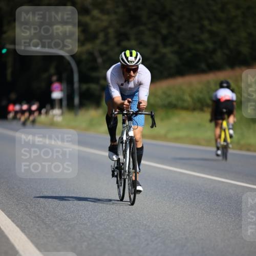 01.09.2024 - 17. Tribühne Triathlon H.Heesch http://msf.ph/oto/6944866 01.09.2024 11:38:24 Radfahren 369, 525 meine-sportfotos.de
