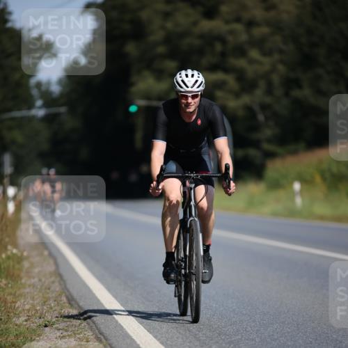 01.09.2024 - 17. Tribühne Triathlon H.Heesch http://msf.ph/oto/6945088 01.09.2024 11:42:32 Radfahren 60, 499, 504, 512, 555 meine-sportfotos.de