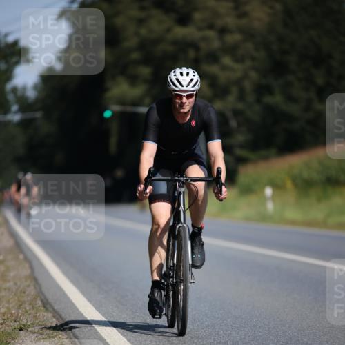 01.09.2024 - 17. Tribühne Triathlon H.Heesch http://msf.ph/oto/6945095 01.09.2024 11:42:32 Radfahren 60, 499, 504, 512, 555 meine-sportfotos.de