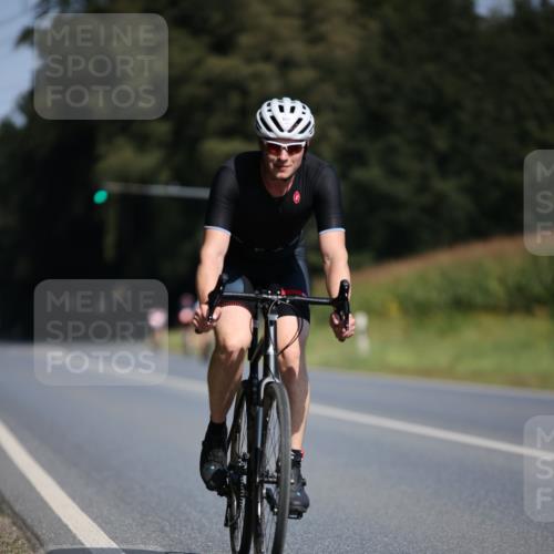 01.09.2024 - 17. Tribühne Triathlon H.Heesch http://msf.ph/oto/6945100 01.09.2024 11:42:32 Radfahren 60, 499, 504, 512, 555 meine-sportfotos.de
