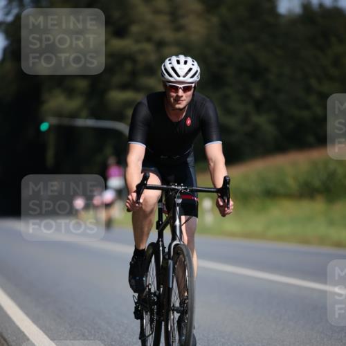 01.09.2024 - 17. Tribühne Triathlon H.Heesch http://msf.ph/oto/6945103 01.09.2024 11:42:32 Radfahren 60, 499, 504, 512, 555 meine-sportfotos.de
