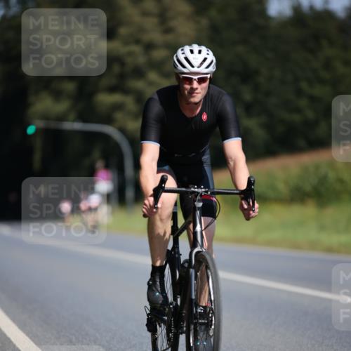 01.09.2024 - 17. Tribühne Triathlon H.Heesch http://msf.ph/oto/6945105 01.09.2024 11:42:32 Radfahren 60, 499, 504, 512, 555 meine-sportfotos.de
