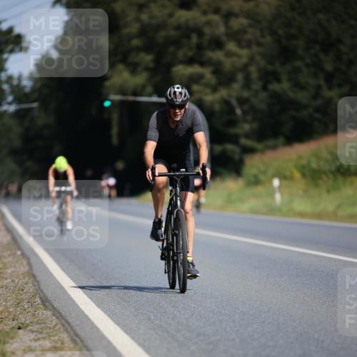 01.09.2024 - 17. Tribühne Triathlon H.Heesch http://msf.ph/oto/6945147 01.09.2024 11:42:41 Radfahren 427, 478, 499, 500, 504, 551 meine-sportfotos.de