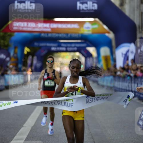 01.09.2024 - BARMER Alsterlauf Kathrin Stürmer Photography http://msf.ph/oto/6969076 01.09.2024 09:31:30 Ziel 2492, 2626, 2951, 3481, 4168, 4450, 4458, 4675, 4834, 5274, 8217, 4, 12, 16, 21, 8078 meine-sportfotos.de