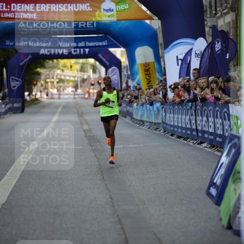 01.09.2024 - BARMER Alsterlauf Kathrin Stürmer Photography http://msf.ph/oto/6969399 01.09.2024 09:29:53 Ziel 2107, 3802, 4463, 5046, 8276, 1 meine-sportfotos.de