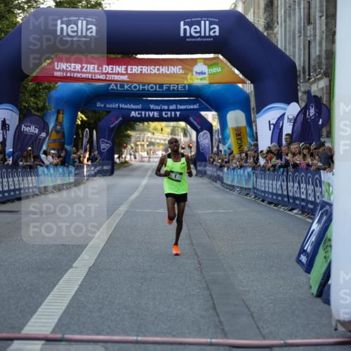 01.09.2024 - BARMER Alsterlauf Kathrin Stürmer Photography http://msf.ph/oto/6969408 01.09.2024 09:29:55 Ziel 2107, 3400, 3802, 4136, 4463, 8276, 1 meine-sportfotos.de