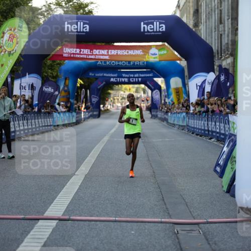 01.09.2024 - BARMER Alsterlauf Kathrin Stürmer Photography http://msf.ph/oto/6969412 01.09.2024 09:29:55 Ziel 2107, 3400, 3802, 4136, 4463, 8276, 1 meine-sportfotos.de