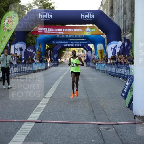 01.09.2024 - BARMER Alsterlauf Kathrin Stürmer Photography http://msf.ph/oto/6969413 01.09.2024 09:29:55 Ziel 2107, 3400, 3802, 4136, 4463, 8276, 1 meine-sportfotos.de