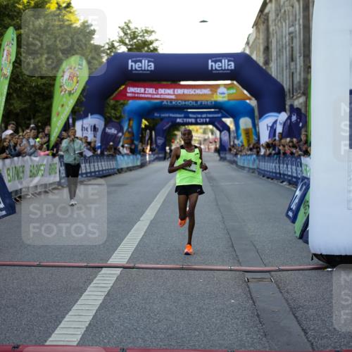 01.09.2024 - BARMER Alsterlauf Kathrin Stürmer Photography http://msf.ph/oto/6969420 01.09.2024 09:29:57 Ziel 2107, 3400, 3802, 3881, 4136, 4463, 4615, 1 meine-sportfotos.de