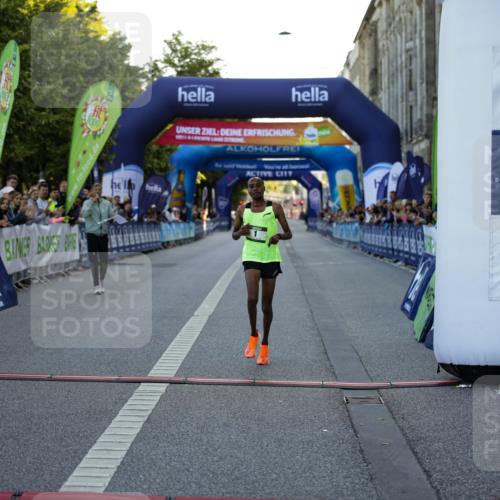 01.09.2024 - BARMER Alsterlauf Kathrin Stürmer Photography http://msf.ph/oto/6969421 01.09.2024 09:29:57 Ziel 2107, 3400, 3802, 3881, 4136, 4463, 4615, 1 meine-sportfotos.de