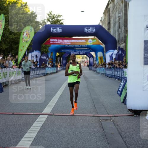 01.09.2024 - BARMER Alsterlauf Kathrin Stürmer Photography http://msf.ph/oto/6969423 01.09.2024 09:29:57 Ziel 2107, 3400, 3802, 3881, 4136, 4463, 4615, 1 meine-sportfotos.de