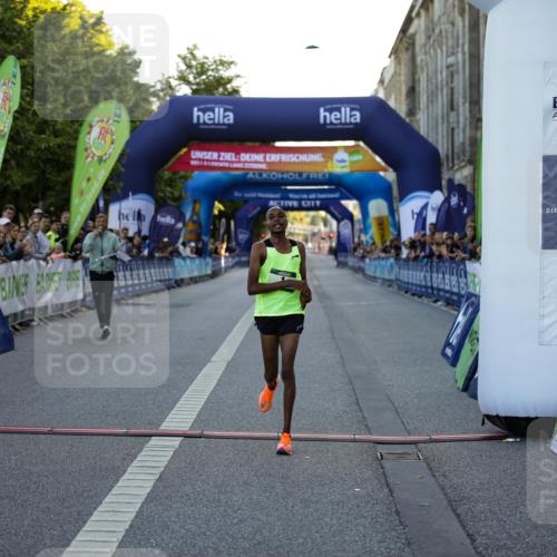 01.09.2024 - BARMER Alsterlauf Kathrin Stürmer Photography http://msf.ph/oto/6969424 01.09.2024 09:29:57 Ziel 2107, 3400, 3802, 3881, 4136, 4463, 4615, 1 meine-sportfotos.de