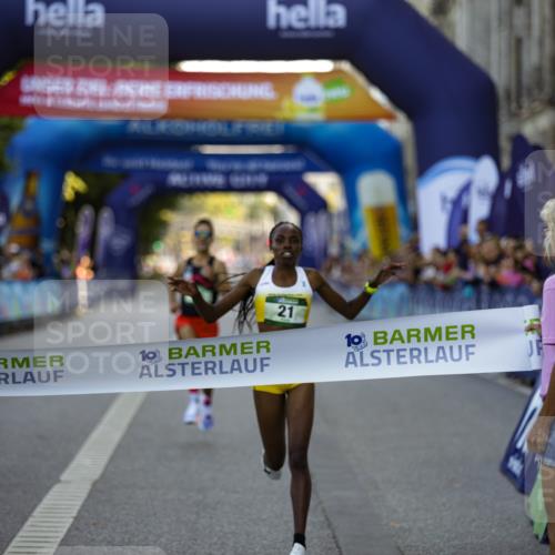 01.09.2024 - BARMER Alsterlauf Kathrin Stürmer Photography http://msf.ph/oto/6969454 01.09.2024 09:31:29 Ziel 2492, 2626, 2951, 3481, 4168, 4450, 4458, 4675, 4834, 5274, 8217, 4, 12, 16, 21, 8078 meine-sportfotos.de