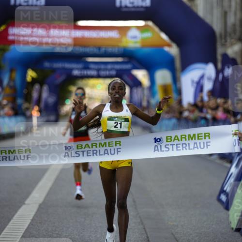 01.09.2024 - BARMER Alsterlauf Kathrin Stürmer Photography http://msf.ph/oto/6969457 01.09.2024 09:31:29 Ziel 2492, 2626, 2951, 3481, 4168, 4450, 4458, 4675, 4834, 5274, 8217, 4, 12, 16, 21, 8078 meine-sportfotos.de