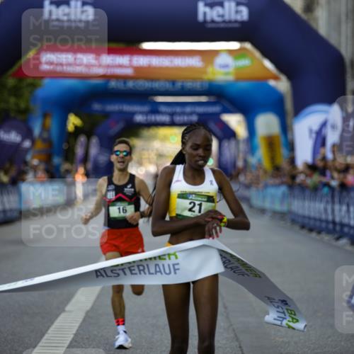 01.09.2024 - BARMER Alsterlauf Kathrin Stürmer Photography http://msf.ph/oto/6969461 01.09.2024 09:31:30 Ziel 2492, 2626, 2951, 3481, 4168, 4450, 4458, 4675, 4834, 5274, 8217, 4, 12, 16, 21, 8078 meine-sportfotos.de