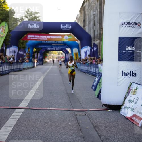01.09.2024 - BARMER Alsterlauf Kathrin Stürmer Photography http://msf.ph/oto/6969472 01.09.2024 09:31:58 Ziel 1109, 2850, 3788, 4167, 4290, 4435, 4538, 4549, 4600, 5252, 5287, 5308, 8236, 8387, 22 meine-sportfotos.de