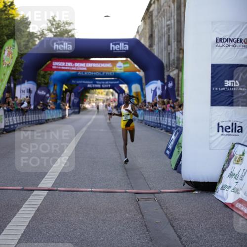 01.09.2024 - BARMER Alsterlauf Kathrin Stürmer Photography http://msf.ph/oto/6969473 01.09.2024 09:31:58 Ziel 1109, 2850, 3788, 4167, 4290, 4435, 4538, 4549, 4600, 5252, 5287, 5308, 8236, 8387, 22 meine-sportfotos.de