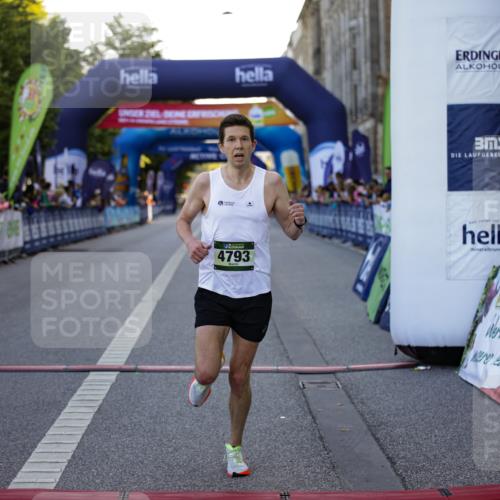 01.09.2024 - BARMER Alsterlauf Kathrin Stürmer Photography http://msf.ph/oto/6969484 01.09.2024 09:32:10 Ziel 3770, 3811, 4435, 4549, 4600, 4621, 4844, 5308, 8058, 31, 4793, 4976 meine-sportfotos.de