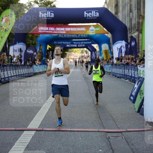 01.09.2024 - BARMER Alsterlauf Kathrin Stürmer Photography http://msf.ph/oto/6969508 01.09.2024 09:33:27 Ziel 2021, 2407, 3806, 3814, 3899, 4040, 4377, 4747, 4772, 4987, 5009, 8280, 32, 4372 meine-sportfotos.de