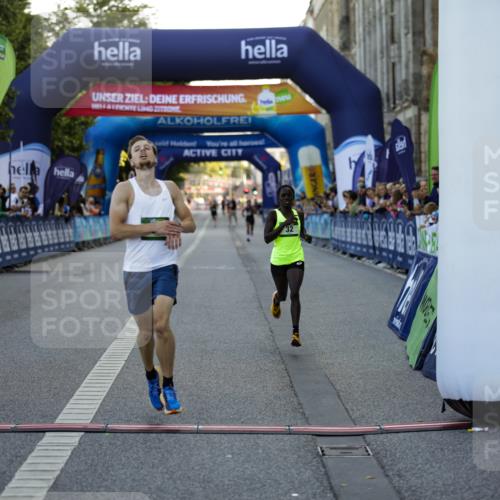 01.09.2024 - BARMER Alsterlauf Kathrin Stürmer Photography http://msf.ph/oto/6969509 01.09.2024 09:33:27 Ziel 2021, 2407, 3806, 3814, 3899, 4040, 4377, 4747, 4772, 4987, 5009, 8280, 32, 4372 meine-sportfotos.de