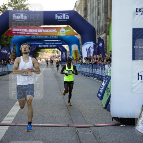 01.09.2024 - BARMER Alsterlauf Kathrin Stürmer Photography http://msf.ph/oto/6969510 01.09.2024 09:33:27 Ziel 2021, 2407, 3806, 3814, 3899, 4040, 4377, 4747, 4772, 4987, 5009, 8280, 32, 4372 meine-sportfotos.de