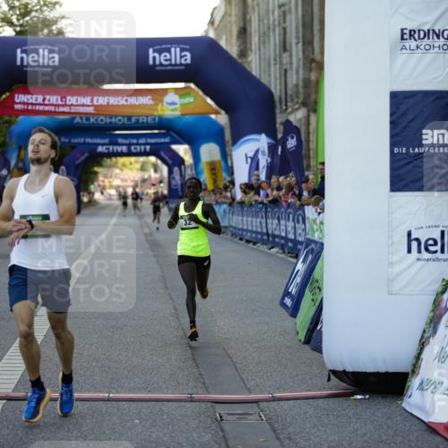 01.09.2024 - BARMER Alsterlauf Kathrin Stürmer Photography http://msf.ph/oto/6969511 01.09.2024 09:33:27 Ziel 2021, 2407, 3806, 3814, 3899, 4040, 4377, 4747, 4772, 4987, 5009, 8280, 32, 4372 meine-sportfotos.de