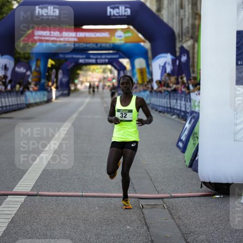 01.09.2024 - BARMER Alsterlauf Kathrin Stürmer Photography http://msf.ph/oto/6969518 01.09.2024 09:33:28 Ziel 2021, 2104, 2407, 3132, 3806, 3814, 3899, 4040, 4377, 4747, 4772, 4987, 5100, 8280, 32, 4372 meine-sportfotos.de