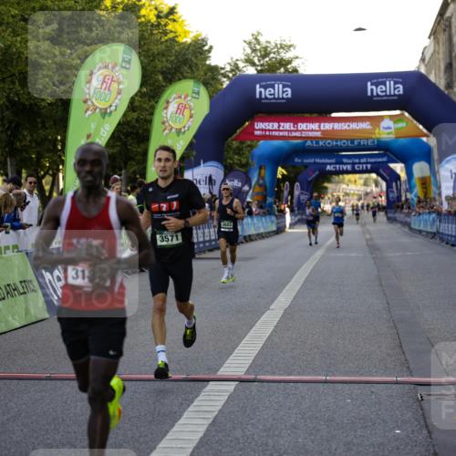 01.09.2024 - BARMER Alsterlauf Kathrin Stürmer Photography http://msf.ph/oto/6969579 01.09.2024 09:35:41 Ziel 2074, 2324, 2440, 2847, 2882, 3073, 3087, 3244, 3378, 3459, 3939, 4201, 4617, 4877, 2524, 3180, 3571, 3683, 4752, 8379 meine-sportfotos.de