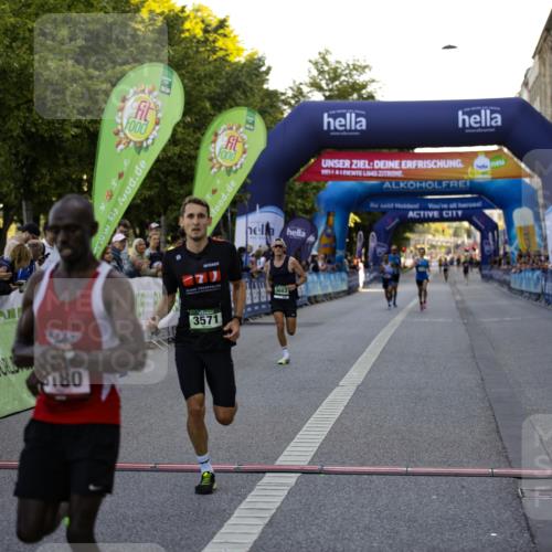 01.09.2024 - BARMER Alsterlauf Kathrin Stürmer Photography http://msf.ph/oto/6969580 01.09.2024 09:35:41 Ziel 2074, 2324, 2440, 2847, 2882, 3073, 3087, 3244, 3378, 3459, 3939, 4201, 4617, 4877, 2524, 3180, 3571, 3683, 4752, 8379 meine-sportfotos.de