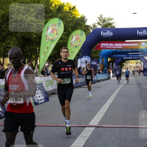 01.09.2024 - BARMER Alsterlauf Kathrin Stürmer Photography http://msf.ph/oto/6969581 01.09.2024 09:35:41 Ziel 2074, 2324, 2440, 2847, 2882, 3073, 3087, 3244, 3378, 3459, 3939, 4201, 4617, 4877, 2524, 3180, 3571, 3683, 4752, 8379 meine-sportfotos.de