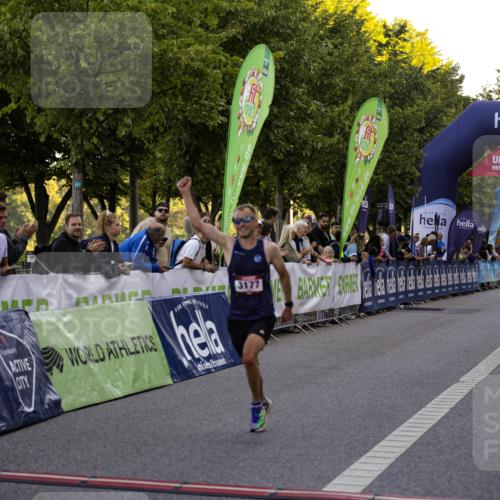 01.09.2024 - BARMER Alsterlauf Kathrin Stürmer Photography http://msf.ph/oto/6969608 01.09.2024 09:37:41 Ziel 2207, 2504, 2613, 3446, 3473, 3629, 3640, 3810, 4119, 4415, 4416, 4545, 4595, 4622, 4848, 4861, 4935, 5015, 5168, 8040, 8169, 8176, 8205, 8228, 8250, 8306, 3095, 3177, 3356, 4250, 4624, 4792, 5047 meine-sportfotos.de