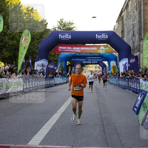 01.09.2024 - BARMER Alsterlauf Kathrin Stürmer Photography http://msf.ph/oto/6969613 01.09.2024 09:37:44 Ziel 2207, 2504, 2613, 3446, 3473, 3629, 3640, 3810, 4119, 4370, 4374, 4415, 4416, 4545, 4595, 4622, 4848, 4861, 4935, 5015, 8040, 8169, 8176, 8205, 8228, 8250, 8306, 3095, 3177, 4250, 4792, 5047 meine-sportfotos.de