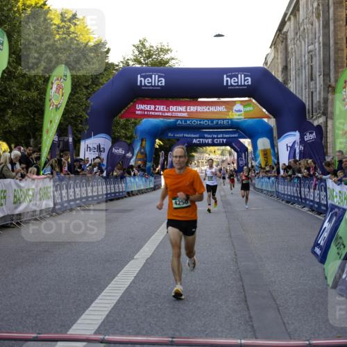 01.09.2024 - BARMER Alsterlauf Kathrin Stürmer Photography http://msf.ph/oto/6969614 01.09.2024 09:37:44 Ziel 2207, 2504, 2613, 3446, 3473, 3629, 3640, 3810, 4119, 4370, 4374, 4415, 4416, 4545, 4595, 4622, 4848, 4861, 4935, 5015, 8040, 8169, 8176, 8205, 8228, 8250, 8306, 3095, 3177, 4250, 4792, 5047 meine-sportfotos.de