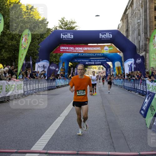 01.09.2024 - BARMER Alsterlauf Kathrin Stürmer Photography http://msf.ph/oto/6969615 01.09.2024 09:37:44 Ziel 2207, 2504, 2613, 3446, 3473, 3629, 3640, 3810, 4119, 4370, 4374, 4415, 4416, 4545, 4595, 4622, 4848, 4861, 4935, 5015, 8040, 8169, 8176, 8205, 8228, 8250, 8306, 3095, 3177, 4250, 4792, 5047 meine-sportfotos.de
