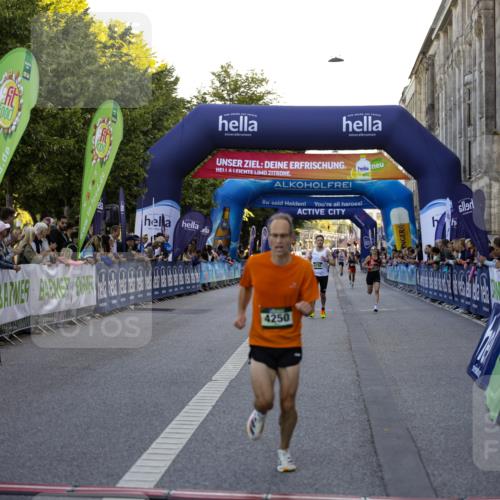 01.09.2024 - BARMER Alsterlauf Kathrin Stürmer Photography http://msf.ph/oto/6969617 01.09.2024 09:37:44 Ziel 2207, 2504, 2613, 3446, 3473, 3629, 3640, 3810, 4119, 4370, 4374, 4415, 4416, 4545, 4595, 4622, 4848, 4861, 4935, 5015, 8040, 8169, 8176, 8205, 8228, 8250, 8306, 3095, 3177, 4250, 4792, 5047 meine-sportfotos.de