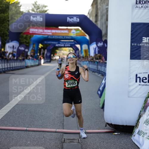 01.09.2024 - BARMER Alsterlauf Kathrin Stürmer Photography http://msf.ph/oto/6969623 01.09.2024 09:37:50 Ziel 2168, 2276, 2336, 2470, 2581, 2613, 3629, 3640, 3710, 3810, 3891, 4119, 4337, 4370, 4374, 4415, 4416, 4545, 4595, 4622, 4848, 4861, 4935, 5015, 5191, 8040, 8169, 8205, 8250, 8293, 8306, 2787, 3095, 4250, 4792, 5178 meine-sportfotos.de