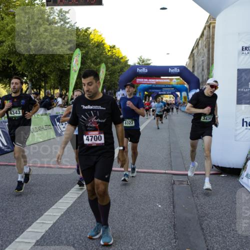 01.09.2024 - BARMER Alsterlauf Kathrin Stürmer Photography http://msf.ph/oto/6969629 01.09.2024 09:52:11 Ziel 2267, 2343, 2615, 2681, 2703, 2716, 2745, 2774, 2917, 2954, 2961, 2962, 3061, 3063, 3122, 3242, 3389, 3600, 3678, 3723, 3839, 3930, 4028, 4039, 4215, 4314, 4656, 4961, 5053, 5079, 5121, 5190, 8041, 8282, 8356, 2070, 2334, 3130, 3253, 3397, 3430, 3496, 3942, 4058, 4343, 4536, 4649, 4700, 5184, 5268, 8322 meine-sportfotos.de